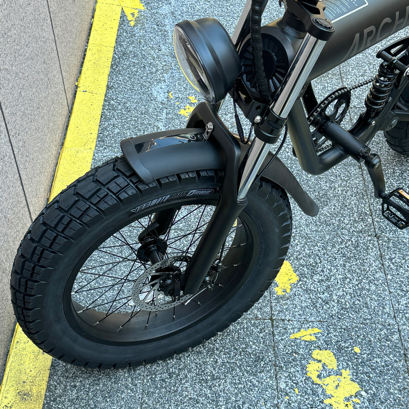 VEE Tire_ E-Huntsman [20 x 4.0] [W] –  電動アシスト自転車・バッグ通販のMADBOLTGARAGE（マッドボルトガレージ）公式通販サイト